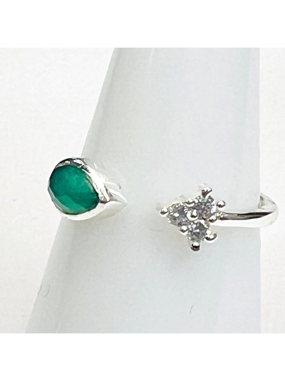 Ring Bomb Party Ring, size 7, small green stone on silver color band